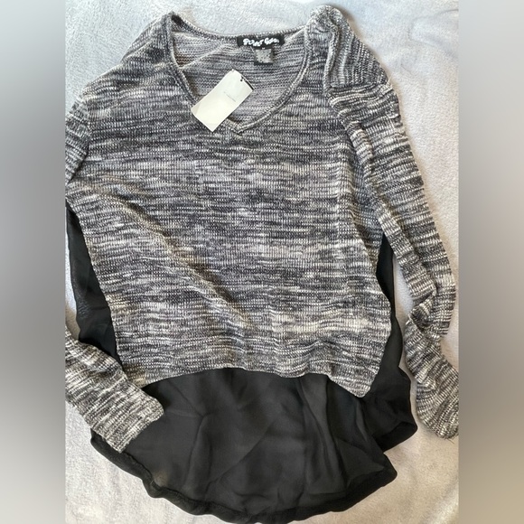 Planet Gold Asymmetrical High Low Long Sleeve Sheer Back Blouse - Picture 4 of 5